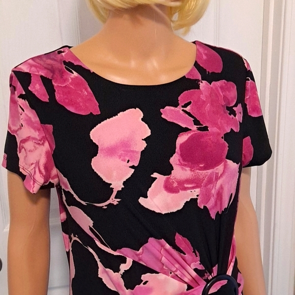 Ellen Tracy Pink and Black Short Sleeve Floral Dress with Ruching Belted Waist - Picture 3 of 8